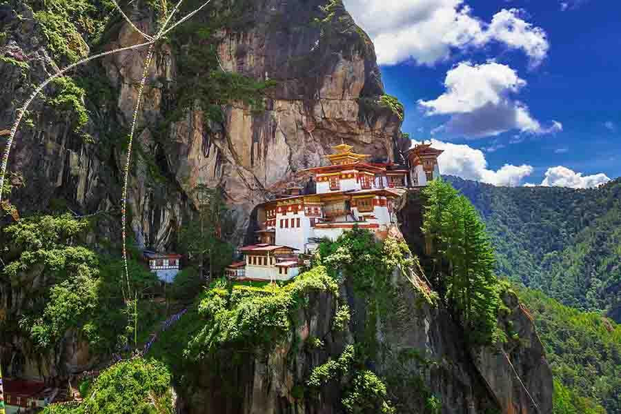 Thung lũng Paro, Thung lũng Paro, sân bay Paro